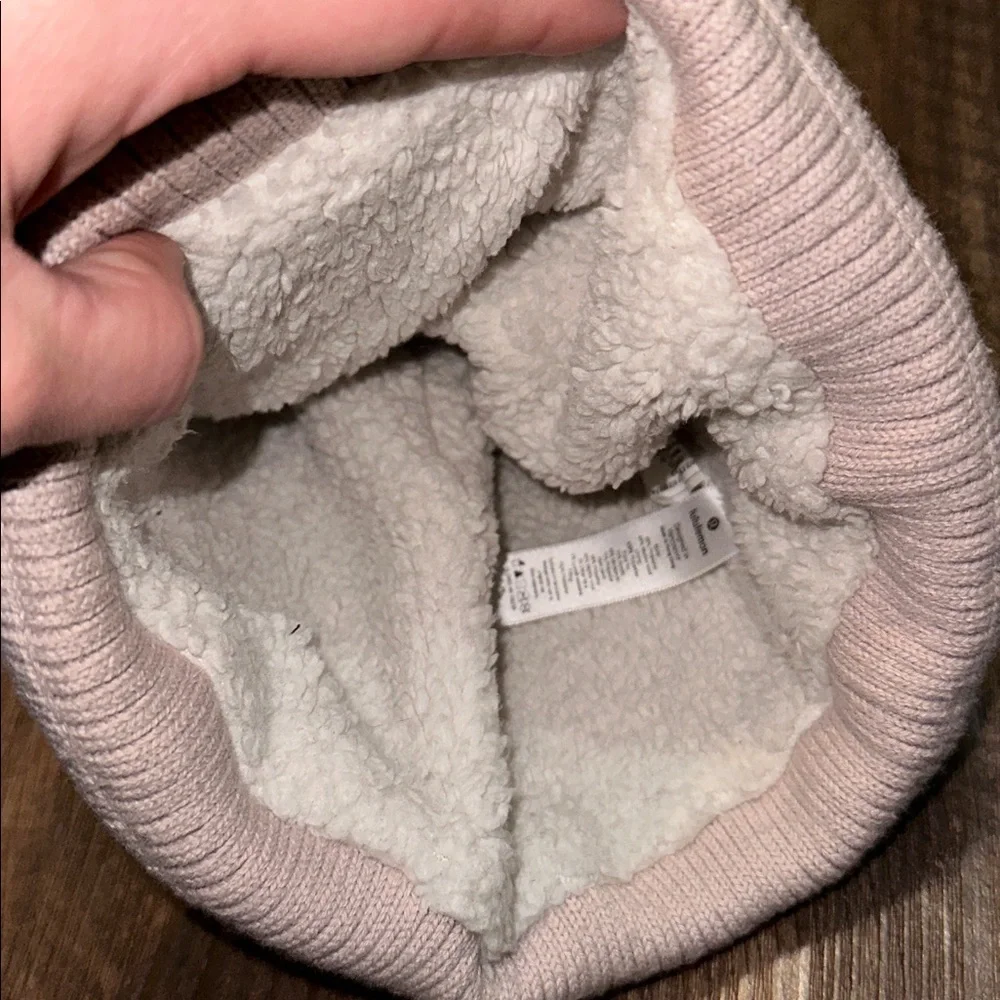 Lululemon Pom Pom Knit Beanie Hat‎ Sherpa Lined